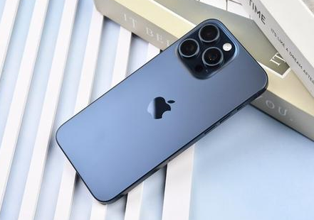 信丰苹果维修点分享iPhone 15 Pro Max屏幕更换全新实操风险 